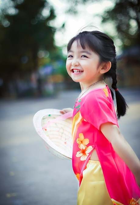 Ngam be mac ao dai chuan bi don Tet cuc dang yeu-Hinh-12